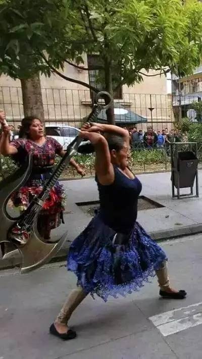 战斗民族大妈玩ak47,战斗民族的大妈有多强悍