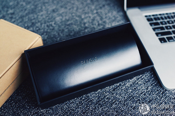 柯南戴白眼镜图片,柯南同款眼镜戴上之后能看见吗