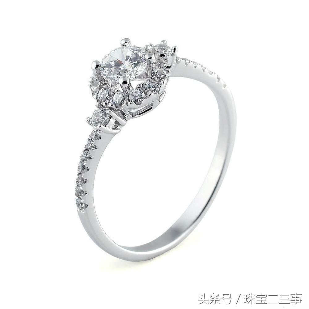 能够一眼看出锆石和钻石的区别吗,天然锆石和莫桑钻哪个更像钻石