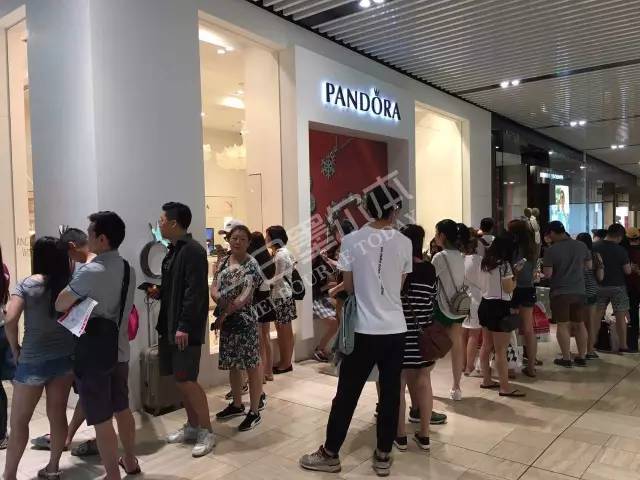 墨市BoxingDay现场:蔻驰5折!兰蔻YSL7折