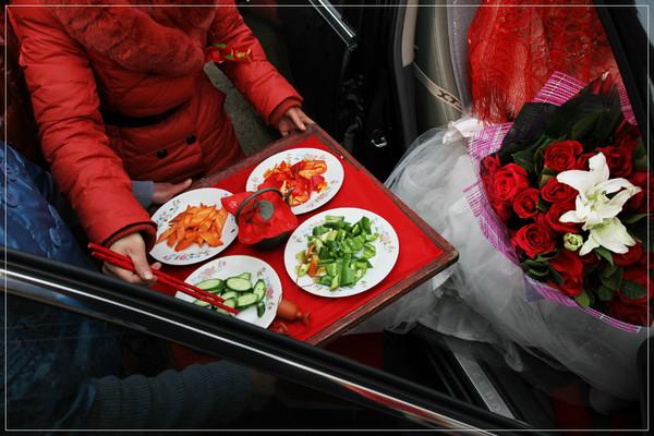 农民工发现鞋垫上的微信，没有收获微商，收获了爱情