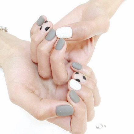 手白的人适合的美甲图片欣赏,手白又好看的女生