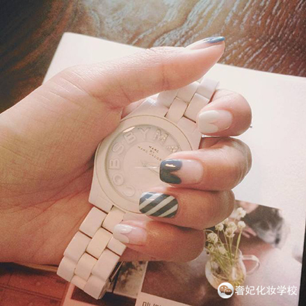 手白的人适合的美甲图片欣赏,手白又好看的女生