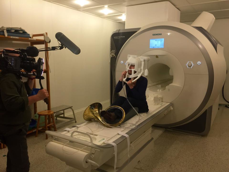 做核磁共振半道跑出来的多吗,做核磁共振途中为什么要推针水