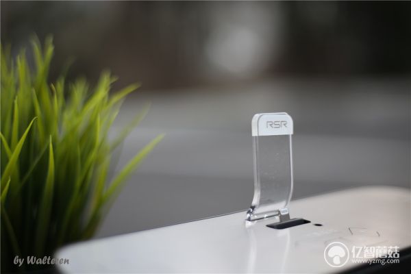 不用耳机孔一样插上就听，RSRDS909未来音响体验