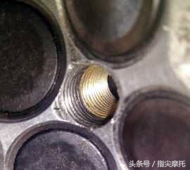 双缸摩托车火花塞坏了怎么换,二冲程摩托车加油断火修理