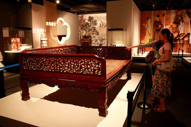 有人拿后海四合院换他这张床