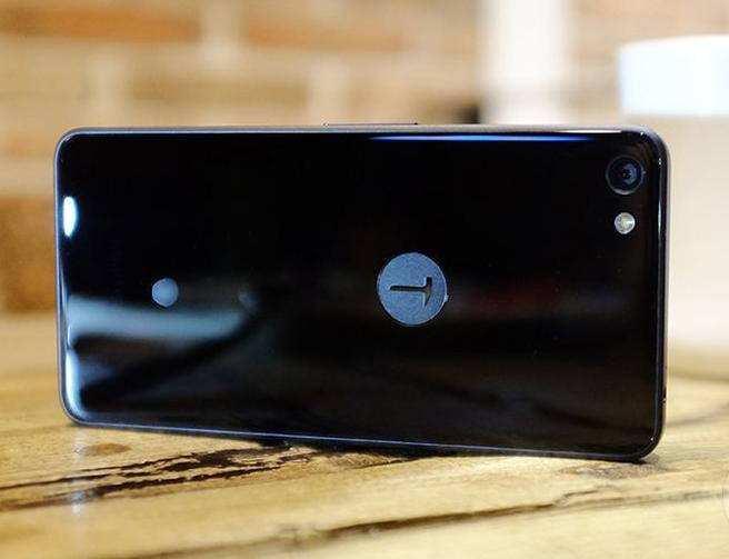 锤子t2手机和魅蓝metal哪个好,锤子t2现在还值得买吗