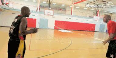 你听说过屁股也能传球吗？各种花式传球秀一脸！