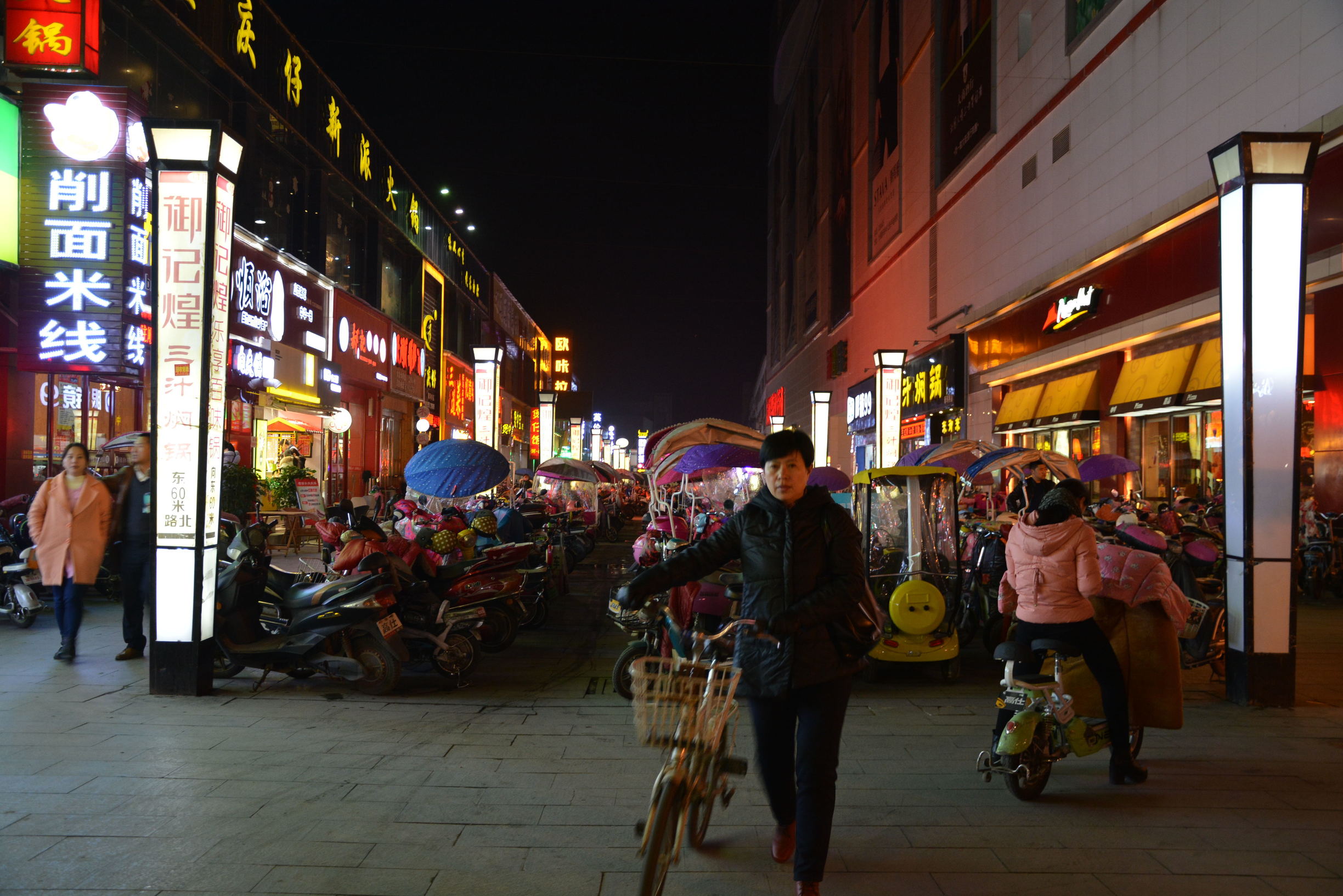 尼康D5200扫街，狗头基本够用