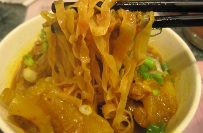 香港这家传统小吃牛肉汤店,明星经常光顾的香港牛腩店