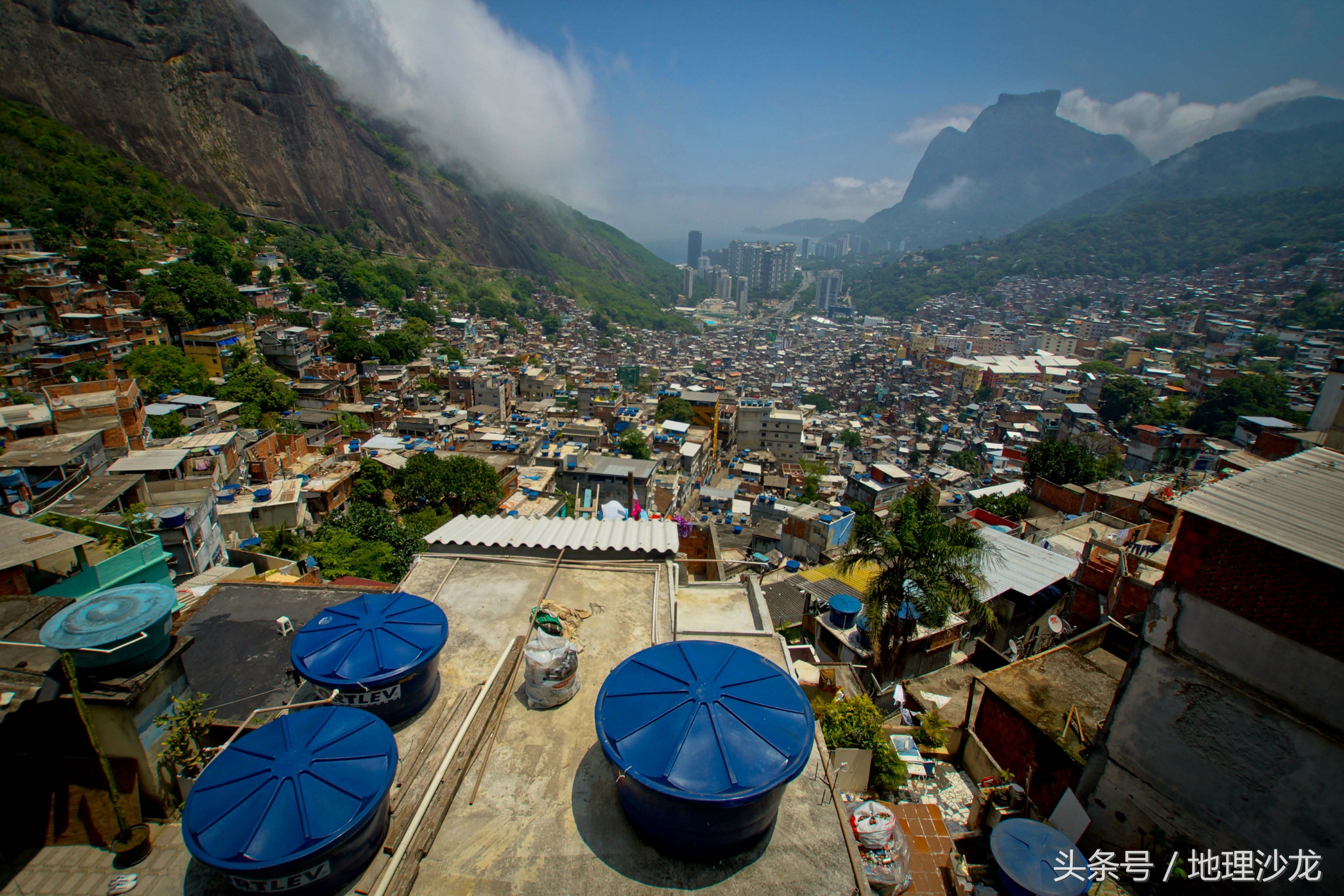 巴西里约热内卢贫民窟和富人区,巴西里约热内卢贫民窟有多危险
