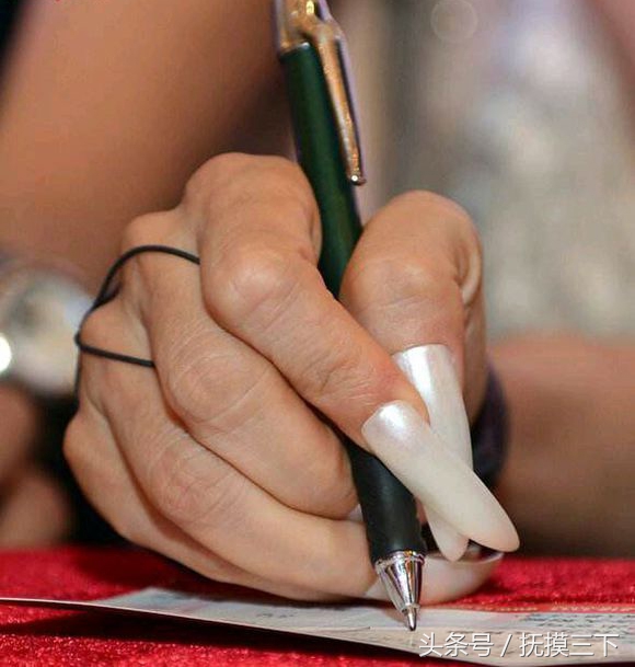 杨丽萍最后一次跳孔雀舞地点,杨丽萍跳的孔雀舞19岁