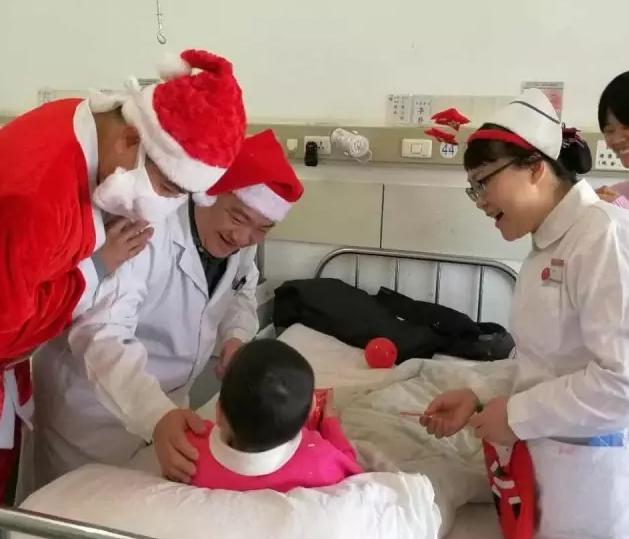 怎么给宝宝过圣诞节,医院给小朋友过儿童节