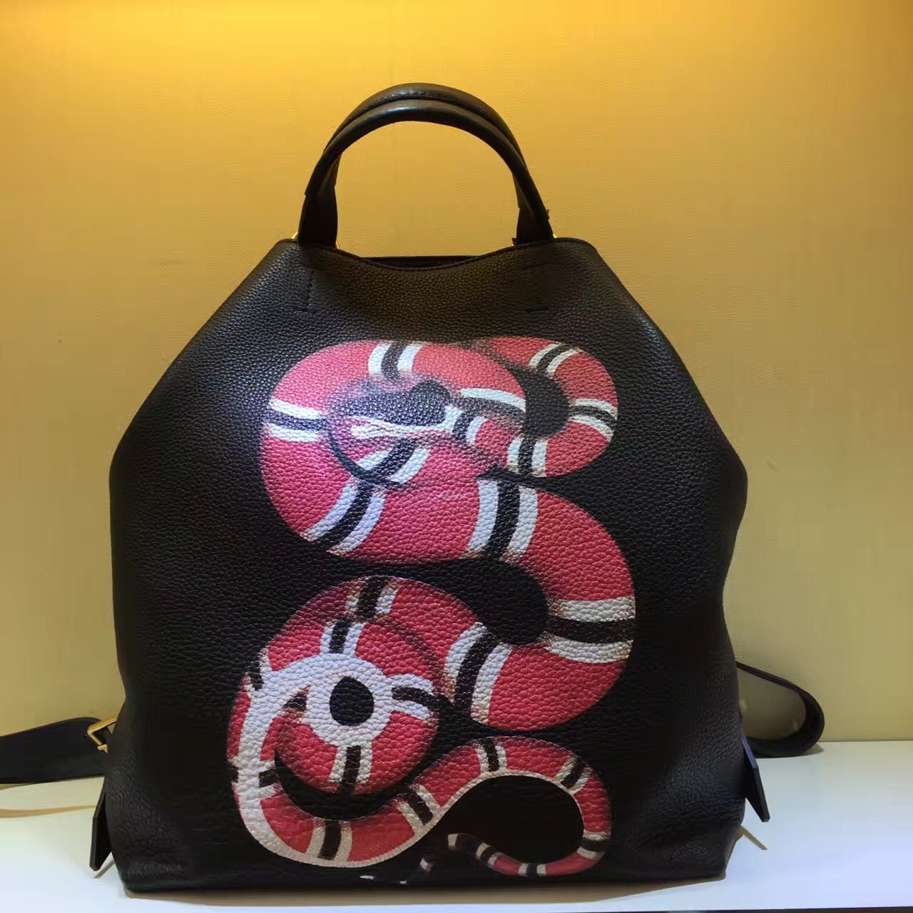 Gucci双肩包有盒子吗,gucci双肩包蝴蝶花