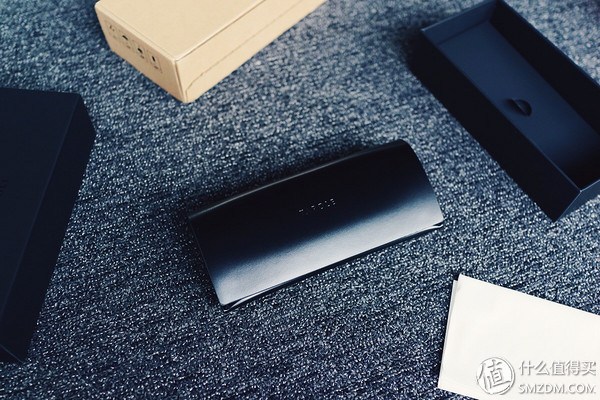 柯南戴白眼镜图片,柯南同款眼镜戴上之后能看见吗