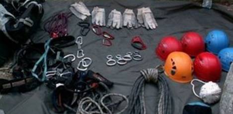 想学靳东那样去探险?先学会绳索速降再说