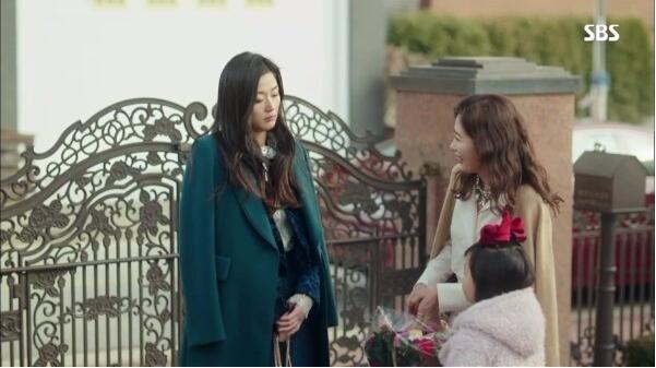 冬日穿搭女高端感大衣,丝贵纯都冬日烟花大衣