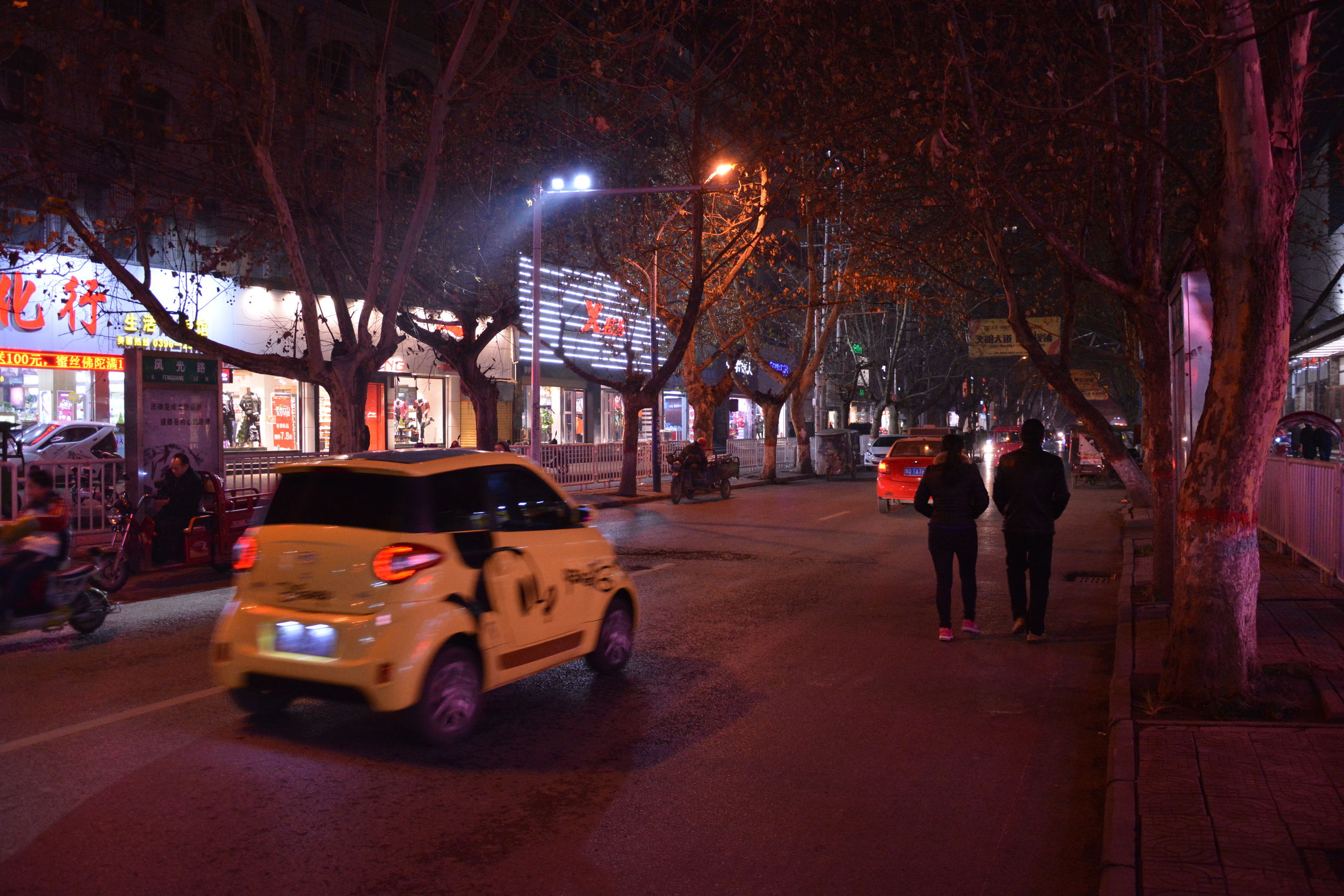 尼康D5200扫街，狗头基本够用