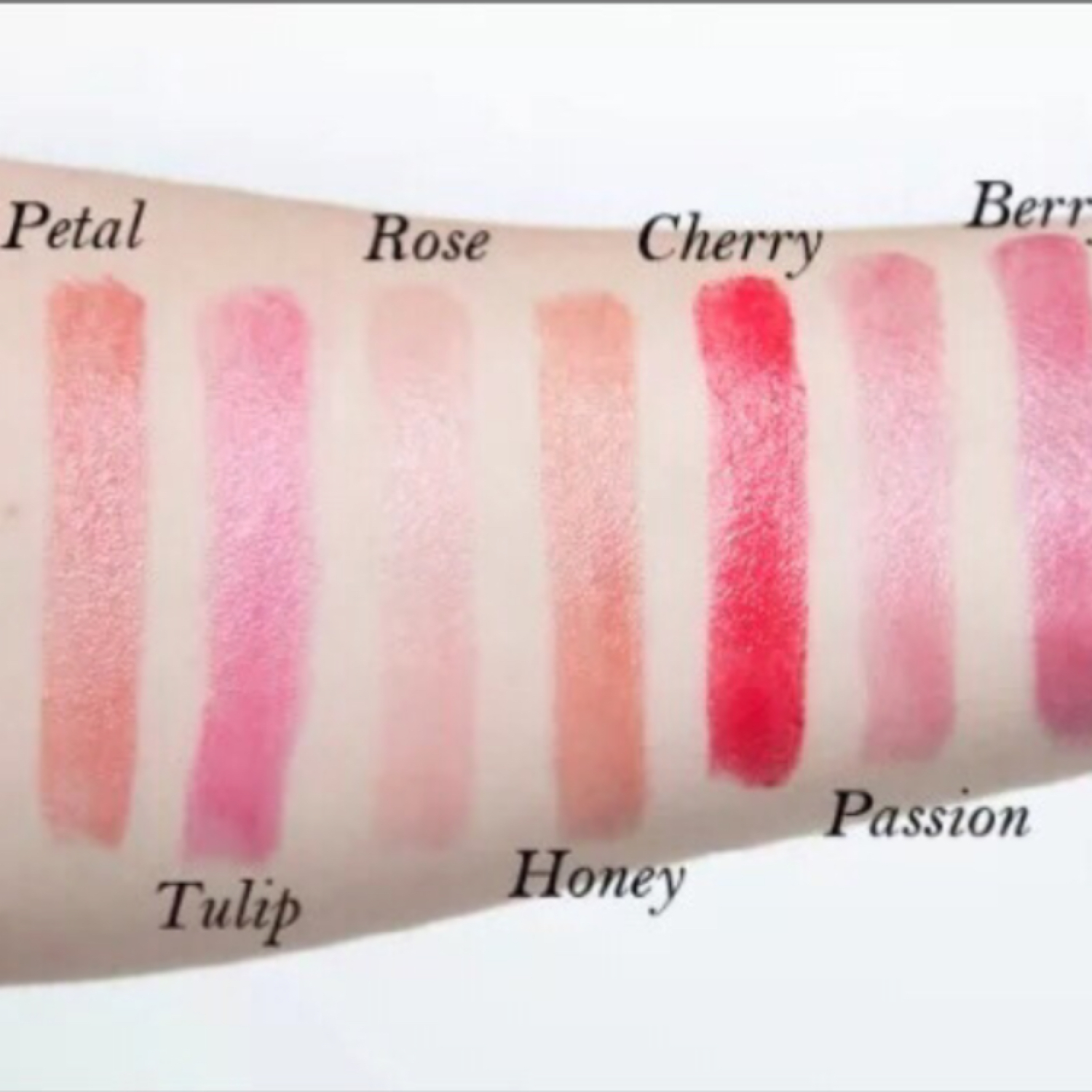 有色润唇膏学生党伪素颜,适合素颜的有色润唇膏安全