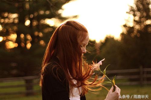 有一种等待无期却心甘情愿,若不是爱你怎会心甘情愿等待