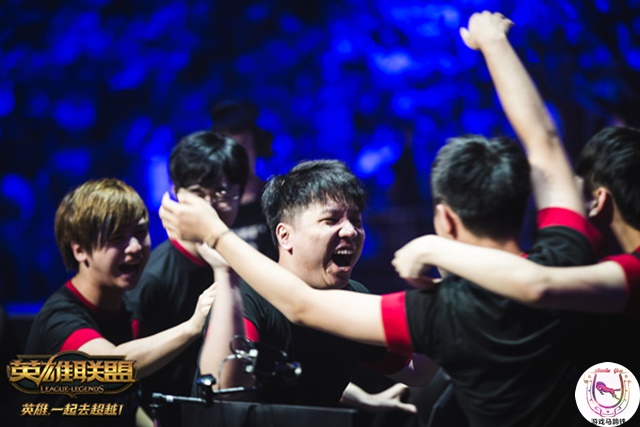 s6总决赛faker哭了全场高呼,faker连胜盲僧很膨胀竟然出个金身