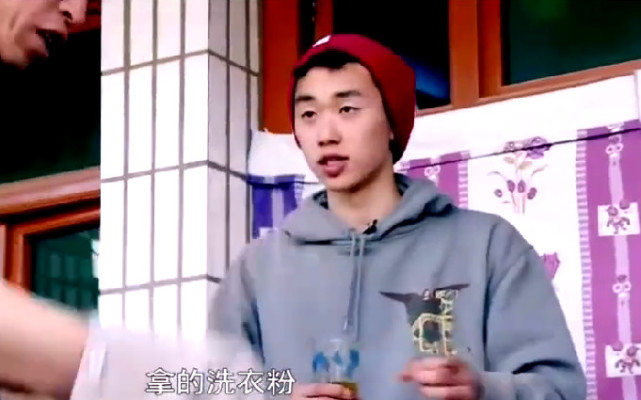 同样是富豪，王艳儿子球球被指是下一个李天一，学学林依轮王中磊