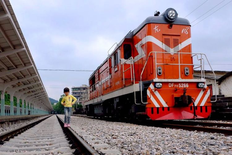 韶山伟人故居故事,韶山火车站历史资料