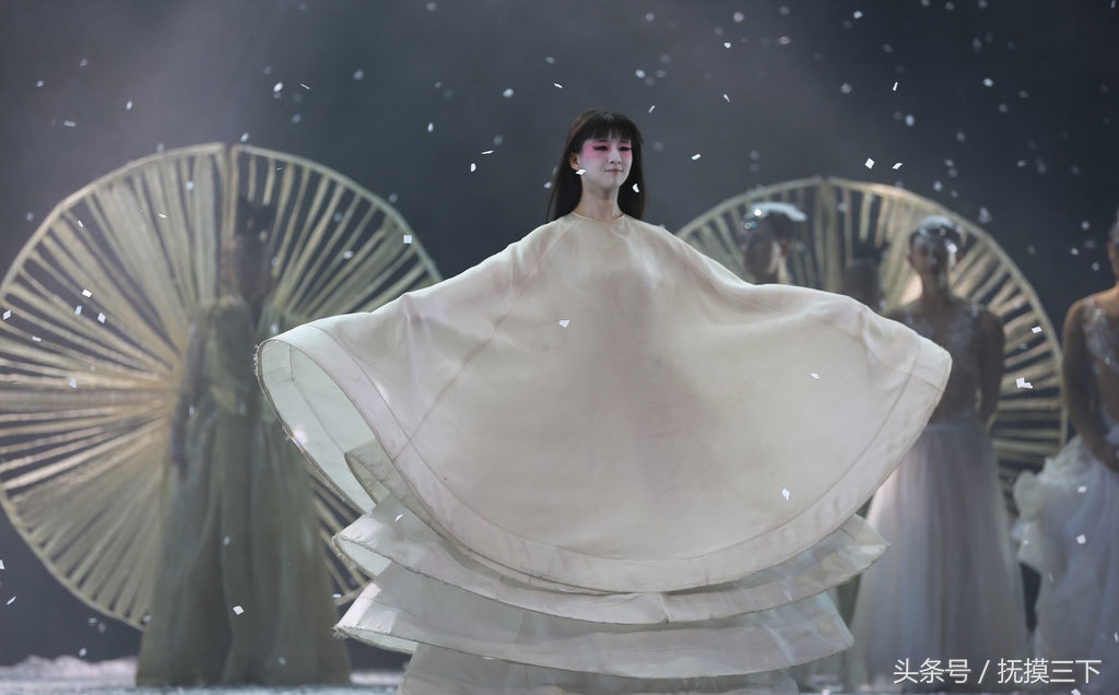 杨丽萍最后一次跳孔雀舞地点,杨丽萍跳的孔雀舞19岁