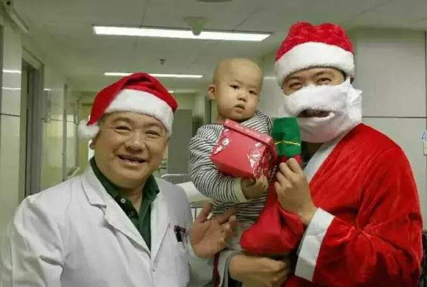 怎么给宝宝过圣诞节,医院给小朋友过儿童节