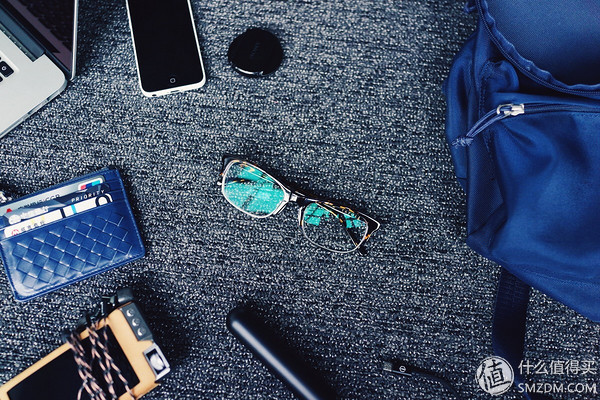 柯南戴白眼镜图片,柯南同款眼镜戴上之后能看见吗