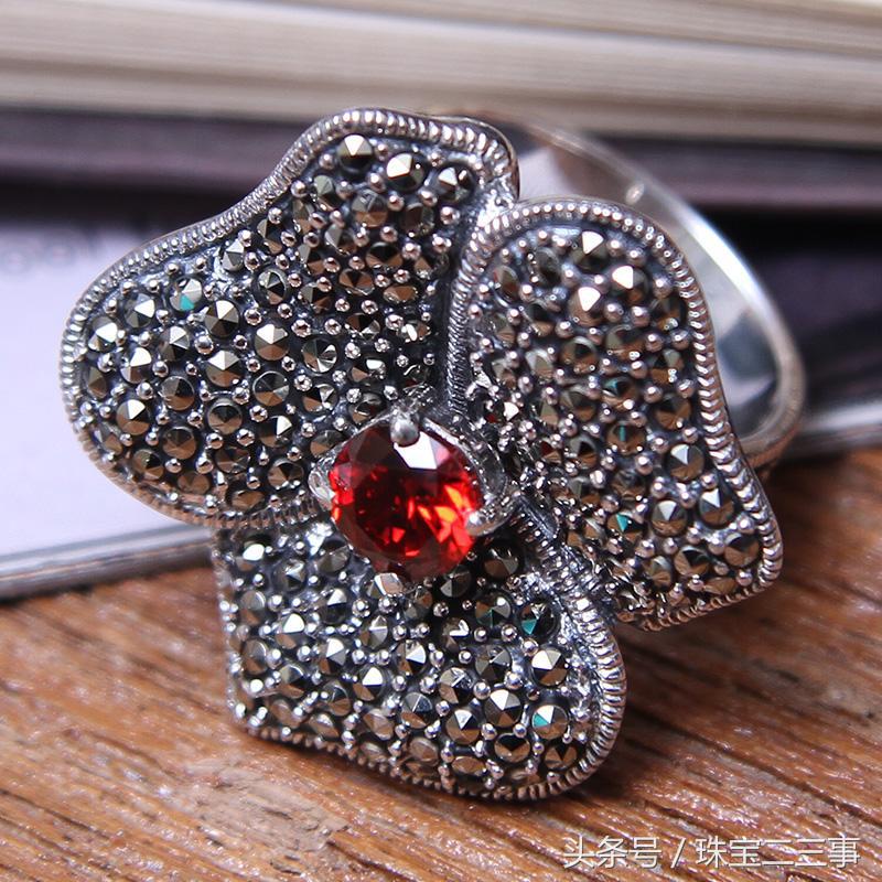 能够一眼看出锆石和钻石的区别吗,天然锆石和莫桑钻哪个更像钻石