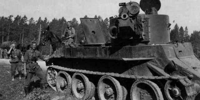 5分钟看懂坦克发展史 (坦克经过三代的发展出现了什么化)