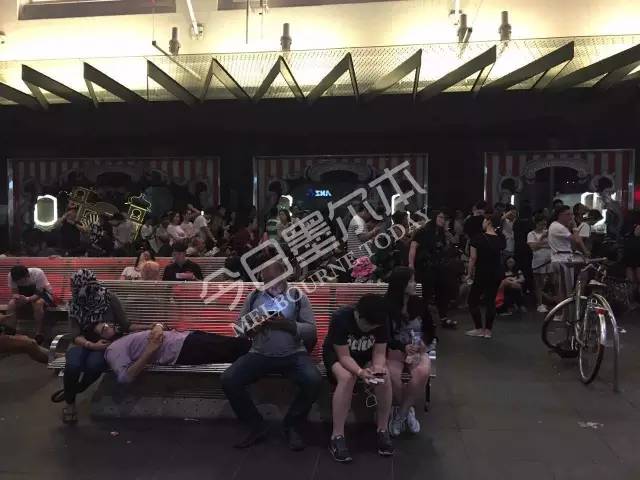 墨市BoxingDay现场:蔻驰5折!兰蔻YSL7折