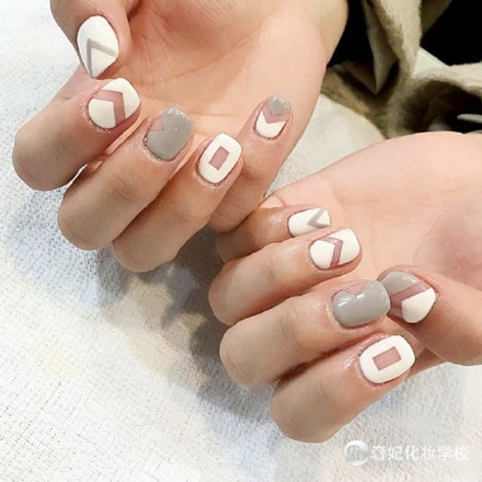 手白的人适合的美甲图片欣赏,手白又好看的女生