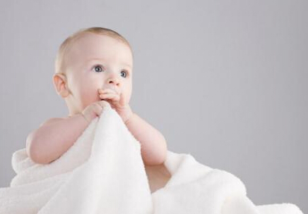 小孩咬人扔东西有什么讲究,孩子咬人爱扔东西是怎么回事