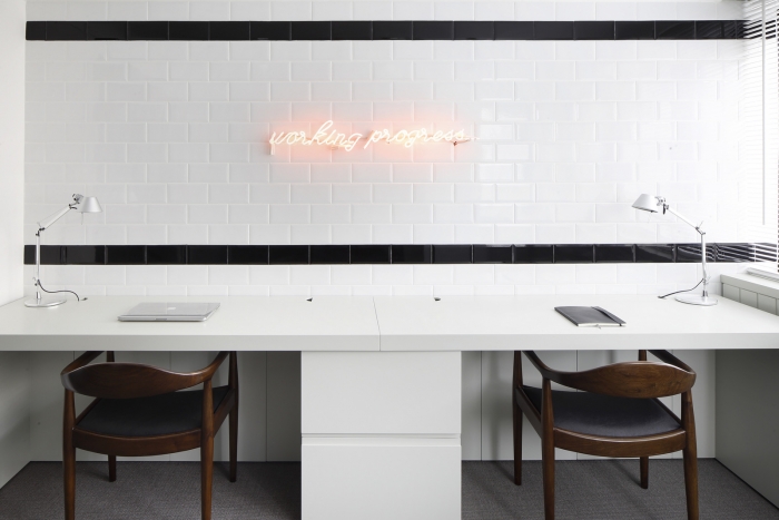 用木色为主的定制办公家具,HOLD住了这份优雅感