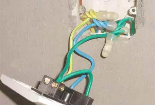 家里电器老是跳闸怎么回事,电工师傅教您分析电路跳闸的原因