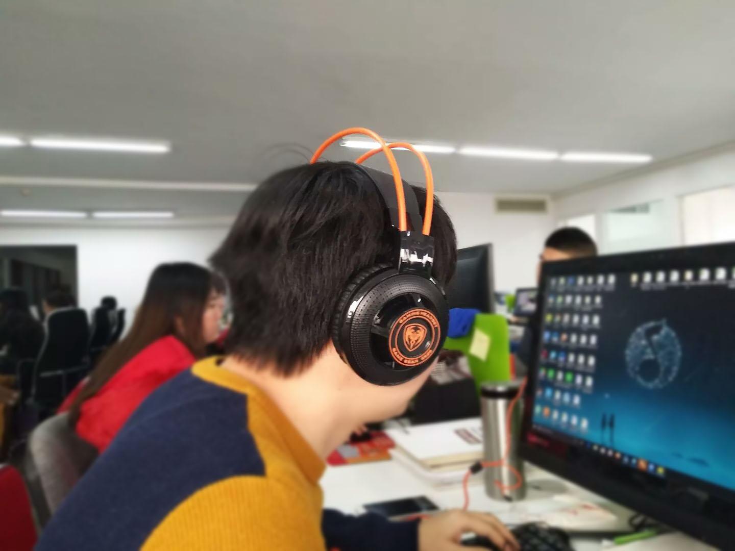 平民百元头戴式耳机,百元平民蓝牙耳机推荐