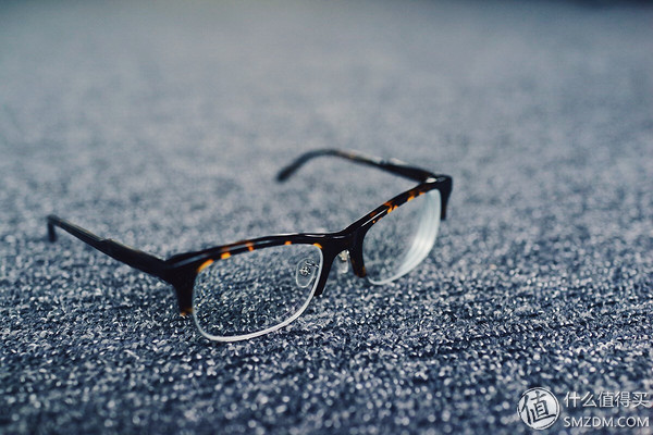 柯南戴白眼镜图片,柯南同款眼镜戴上之后能看见吗