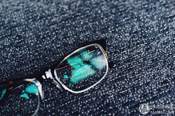 柯南戴白眼镜图片,柯南同款眼镜戴上之后能看见吗