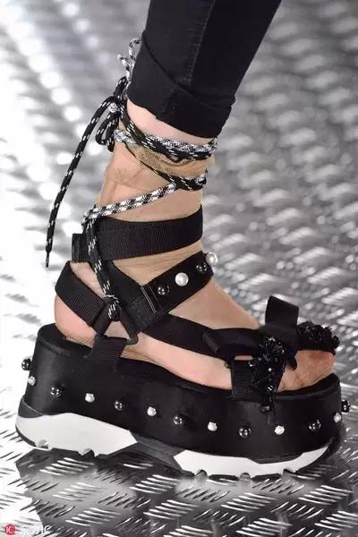 史上最丑时尚单品,丑到惨的时尚单品