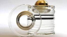 香奈儿化妆品和海蓝之谜哪个好,香奈儿在化妆品的地位