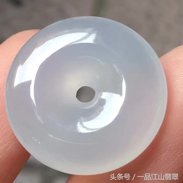 翡翠颜色和估价,冰糯翡翠颜色深浅价值