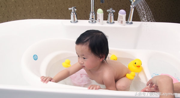 宝宝洗澡受凉初期怎么补救,宝宝洗澡最容易忽视的几件事