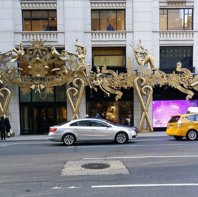 她在美国买真包、退假包，赚足百万美金，终于被警察抓住了