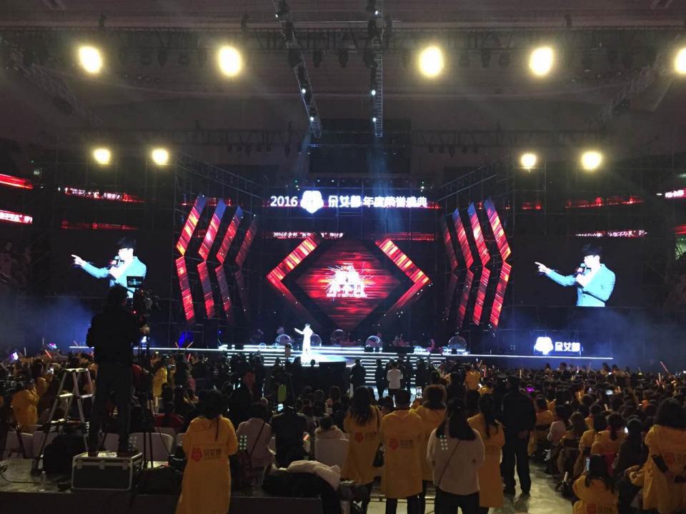 明星助阵，“朵女郎”盛典荣耀绽放黄浦江畔