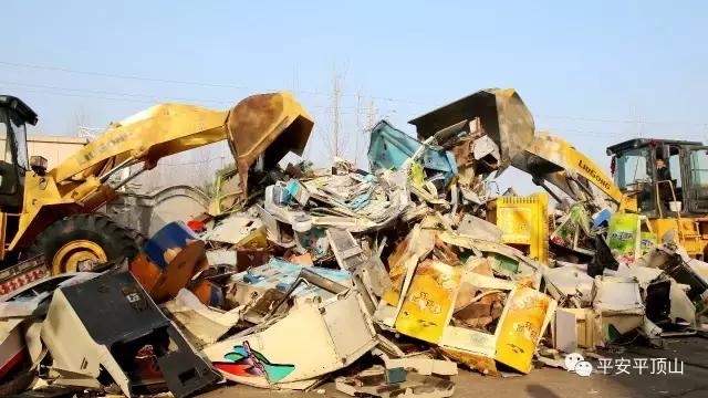 平顶山警方集中销毁595台电子游戏赌博机