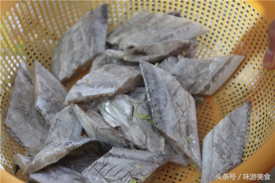 红烧带鱼怎么腌制好吃,红烧带鱼太腥怎么办