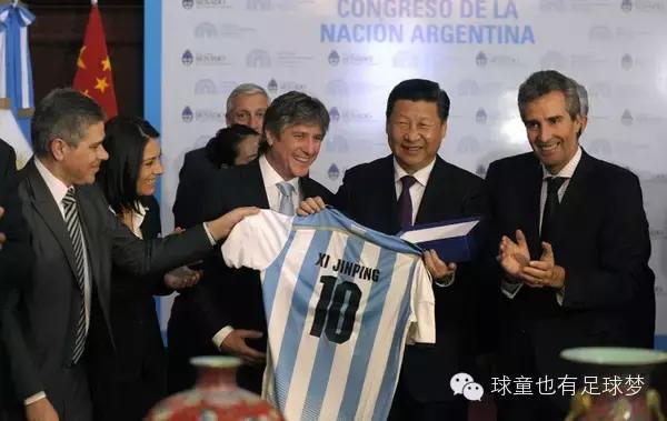 写给踢足球孩子的话,写给踢足球的男生的文案